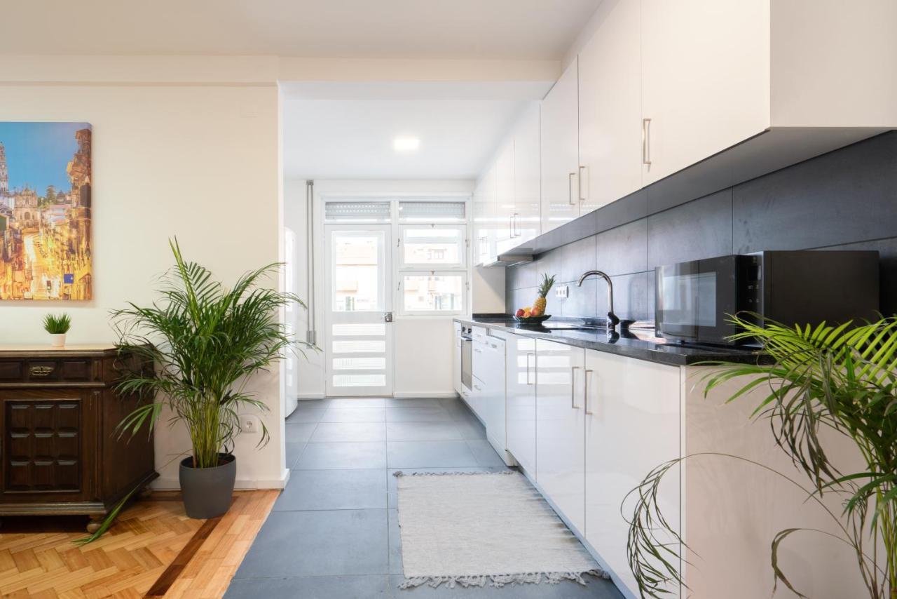Host Wise - Spacious Fresh Flat W Terrace - Near Sea إسبِنو المظهر الخارجي الصورة
